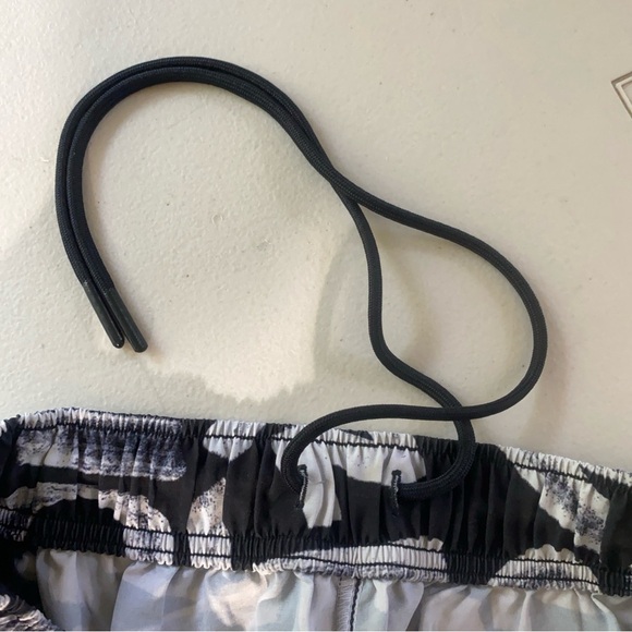 Jordan Zion Men’s Standard‎ Fit Shorts XXL Black White Graffiti Print - Picture 5 of 12